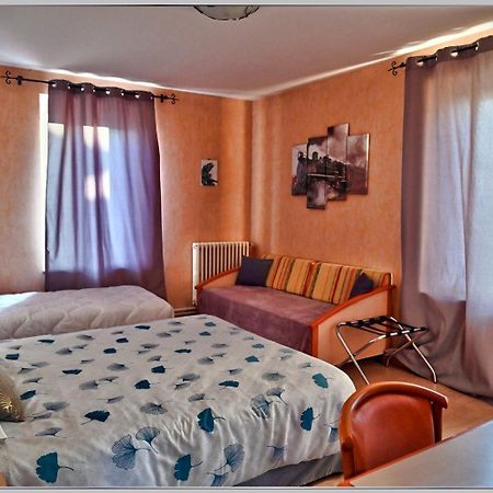 Logis Hotel Des Voyageurs Restaurant La Bonne Tabl'Hay Livron-sur-Drôme 외부 사진