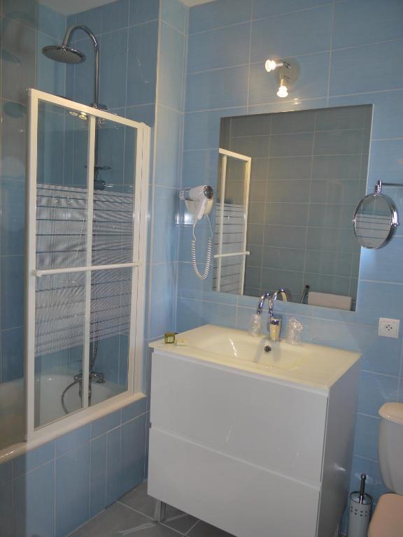 Logis Hotel Des Voyageurs Restaurant La Bonne Tabl'Hay Livron-sur-Drôme 객실 사진