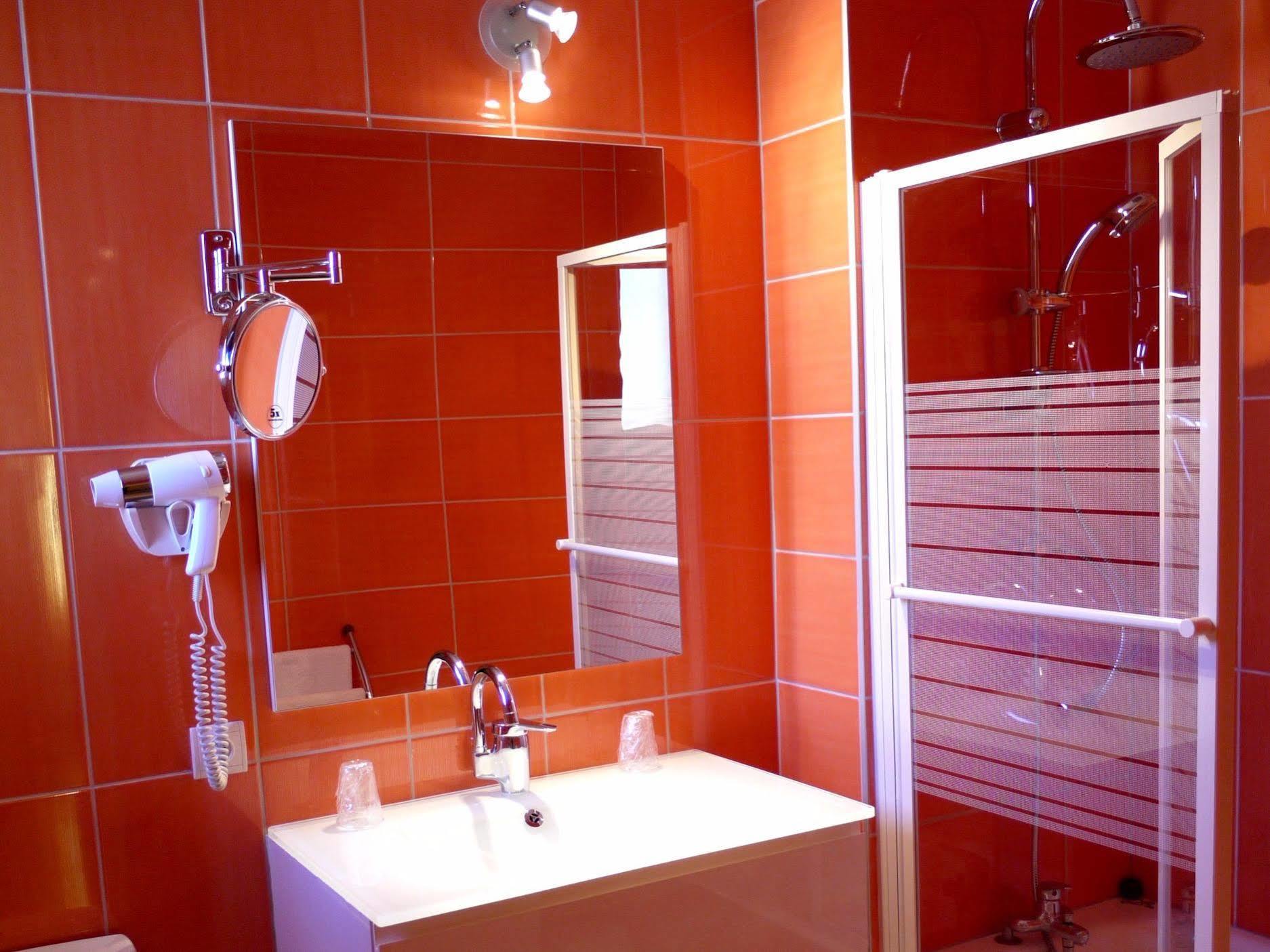 Logis Hotel Des Voyageurs Restaurant La Bonne Tabl'Hay Livron-sur-Drôme 외부 사진